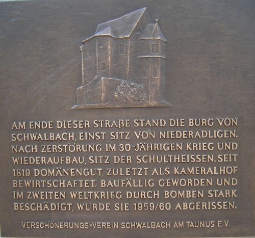Nr. 2 - Burg Schwalbach. Erinnerungstafel. Foto pelo-a